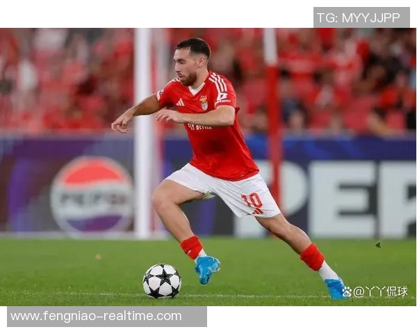 友谊赛精彩对决本菲卡与巴黎圣日耳曼战成平局引发全场热烈反响 友谊赛精彩对决本菲卡与巴黎圣日耳曼战成平局引发全场热烈反响