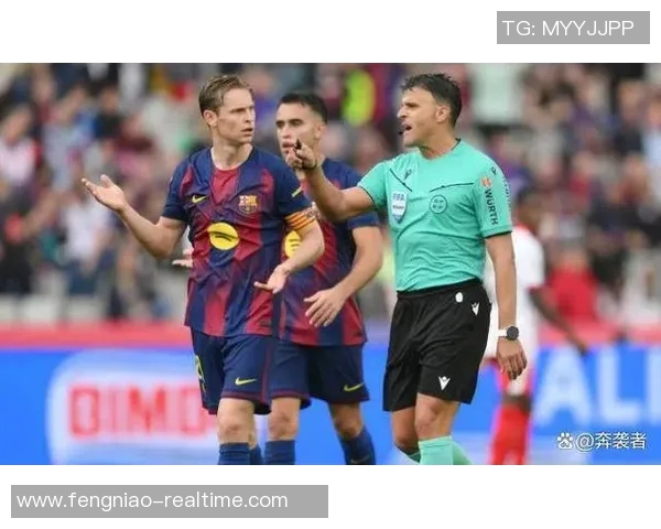 英超激战巴黎圣日耳曼与巴萨1比1平局红牌事件引发全场热议与十大精彩进球回顾