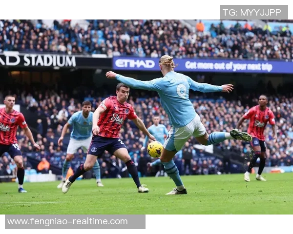 德甲激战曼城大胜里昂战术解析全场瞬间沸腾的精彩瞬间